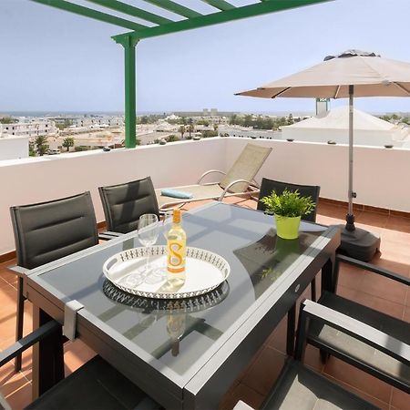 Apartamento Om Con Piscina Y Vistas Al Mar Lägenhet Costa Teguise Exteriör bild