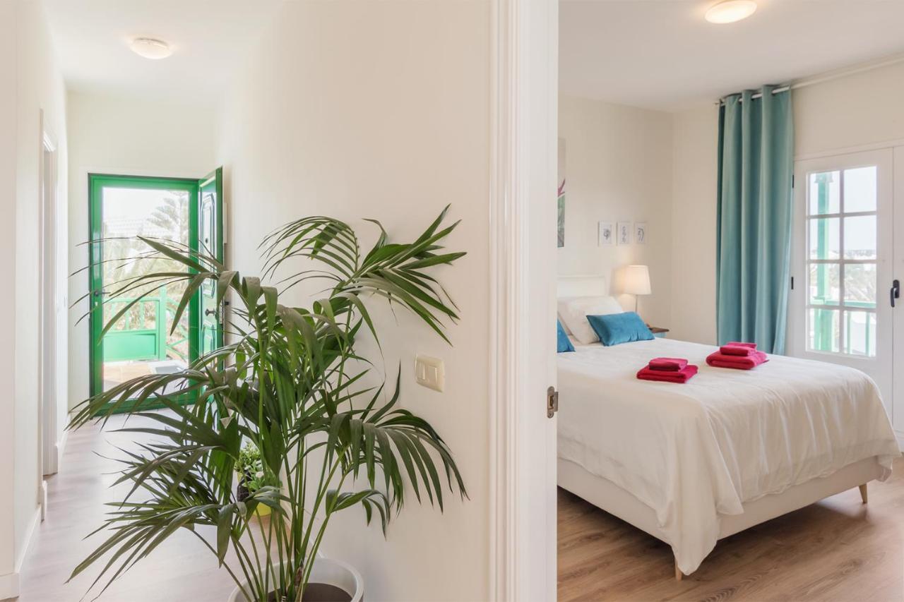Apartamento Om Con Piscina Y Vistas Al Mar Lägenhet Costa Teguise Exteriör bild
