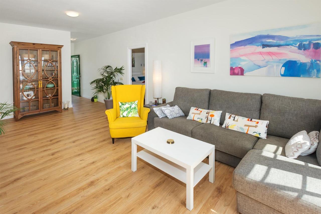 Apartamento Om Con Piscina Y Vistas Al Mar Lägenhet Costa Teguise Exteriör bild