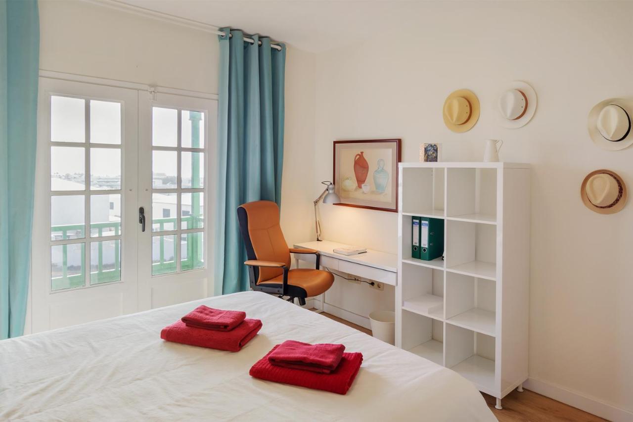 Apartamento Om Con Piscina Y Vistas Al Mar Lägenhet Costa Teguise Exteriör bild